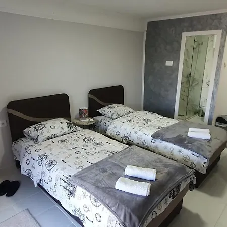 Cozzy Apartment Near The Aiport Podgorica Exterior photo