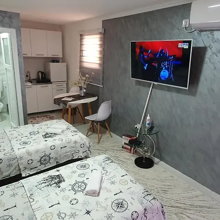 Cozzy Apartment Near The Aiport Podgorica Exterior photo